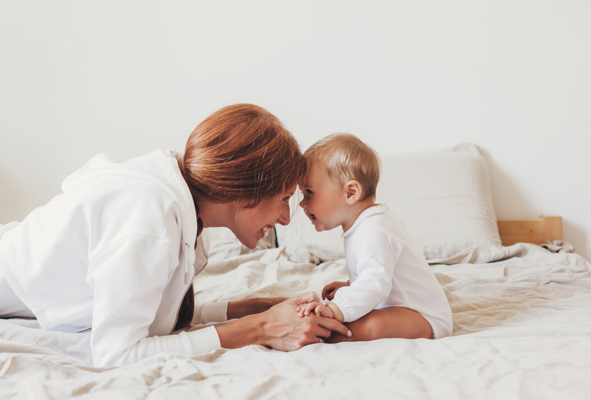 Dein Kind sanft wecken: Tipps für einen liebevollen Schlaf-Wach-Rhythmus